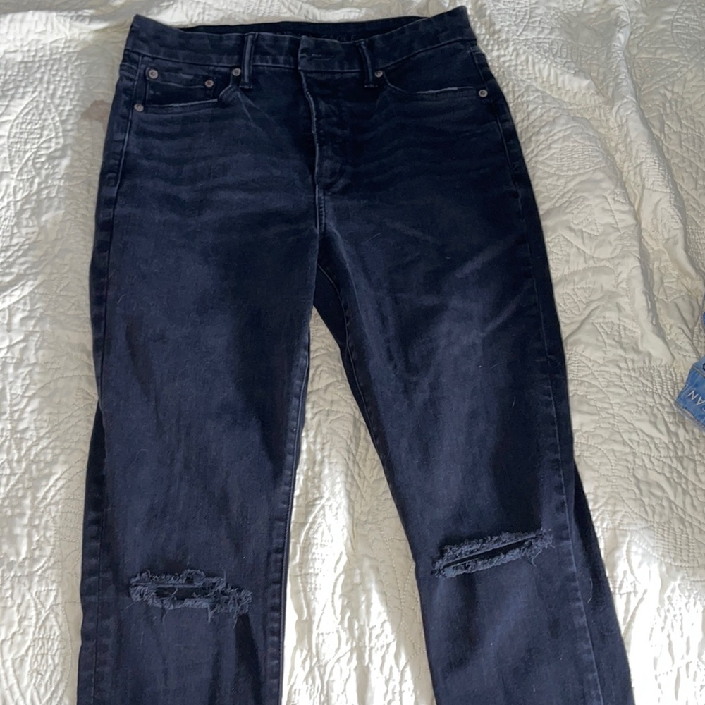AMERICAN EAGLE ripped black jeans